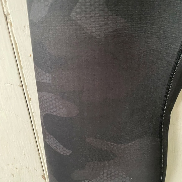 Karma Athletics Leggings (Camo) - Picture 2 of 4